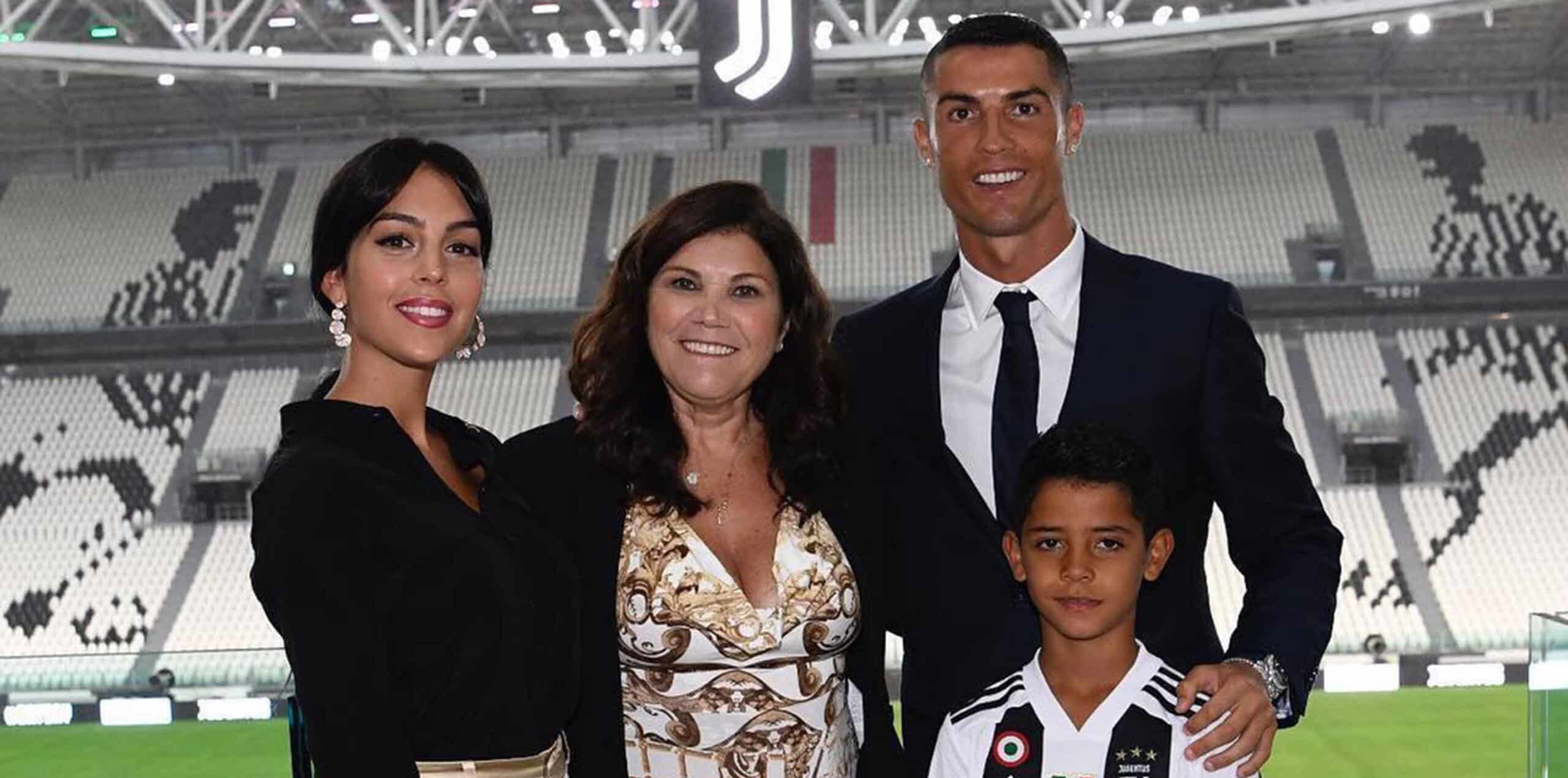 La mère du fils de Cristiano Ronaldo est morte, Football étranger